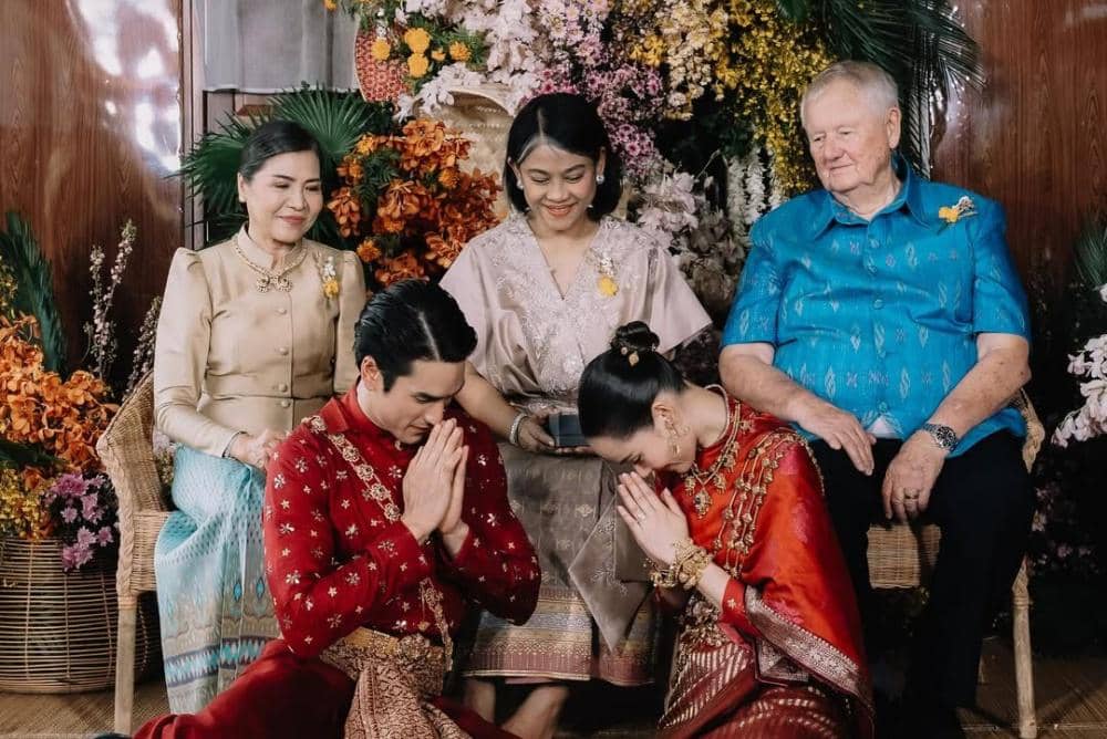 Yaya Urassaya dan Nadech Kugimiya 