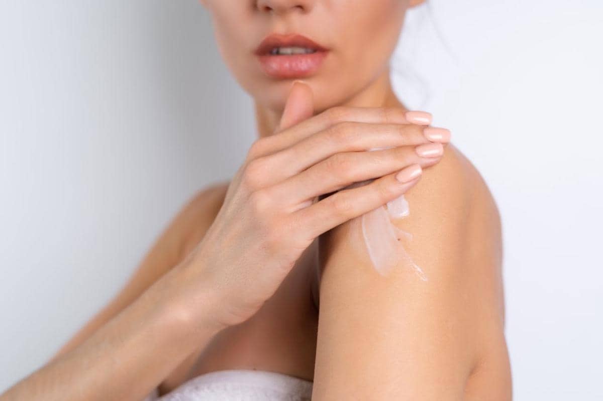 7 Skincare Kulit Kering Bersisik, Efektif Melembapkan Kulit