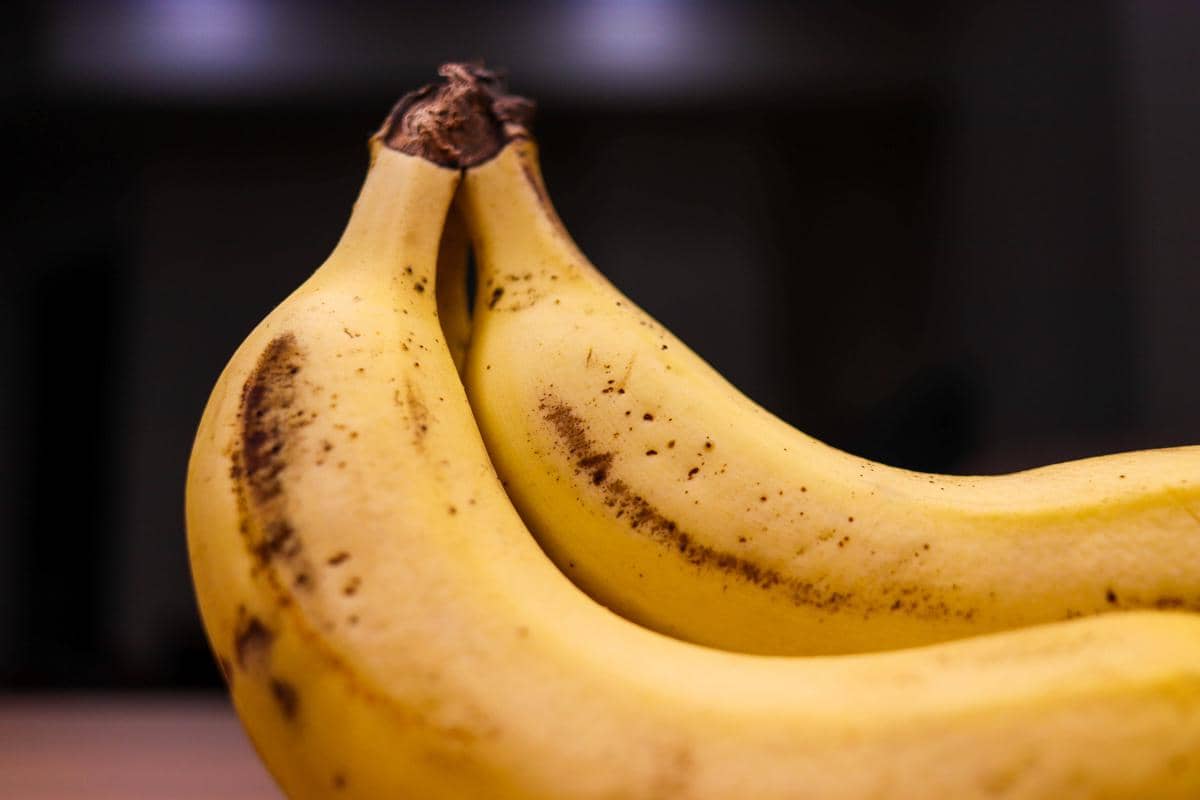 ilustrasi pisang membuat bolu kukus