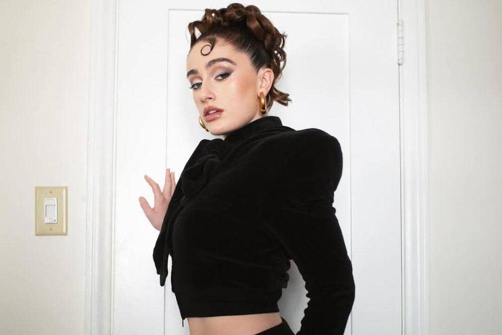 Dari Subtle hingga Statement, Intip Eye Makeup a la Rachel Sennott 