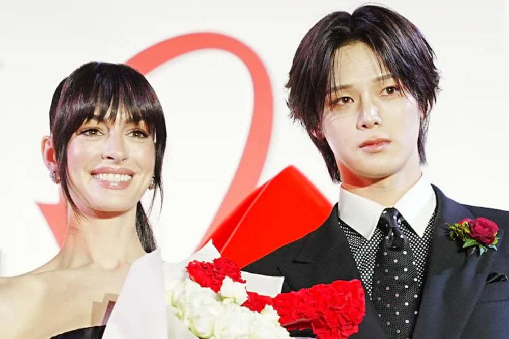  K '&TEAM' dan Anne Hathaway.jpg