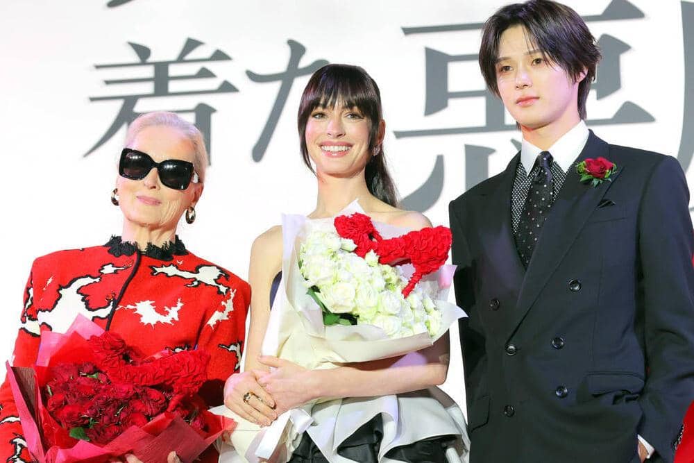 K '&TEAM' dan Anne Hathaway.jpg