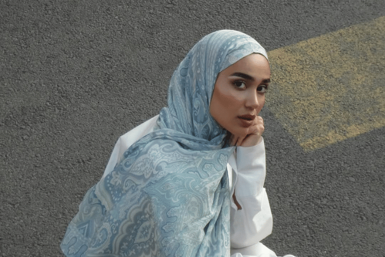 Rekomendasi Warna Jilbab yang Membuat Wajah Terlihat Lebih Cerah