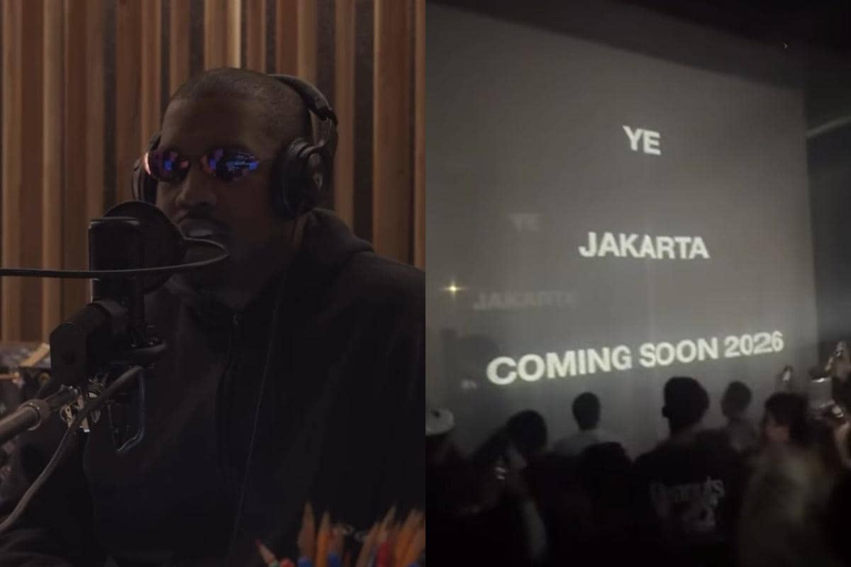 Seorang pria mengenakan hoodie hitam dan kacamata hitam berbicara di depan mikrofon di studio, serta layar bertuliskan 'YE Jakarta Coming Soon 2026' di hadapan kerumunan orang.