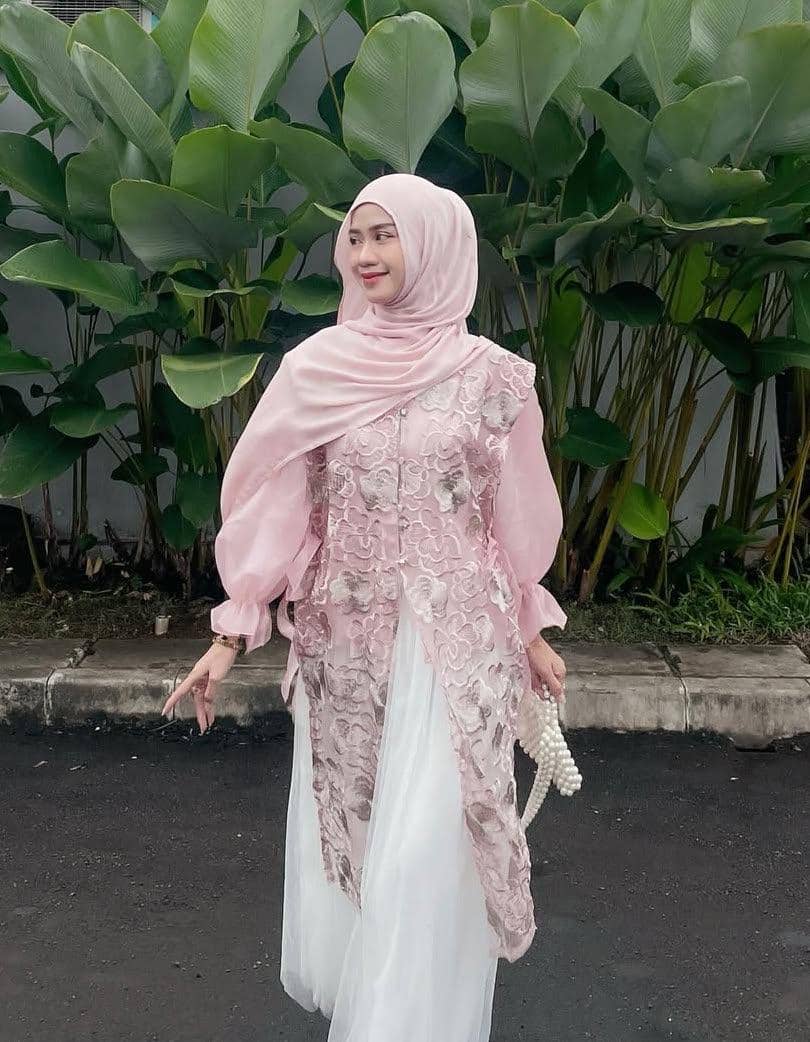 instagram.com/deliaaystn