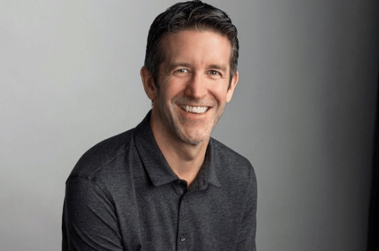 Profil John Ternus, CEO Apple yang Gantikan Tim Cook 