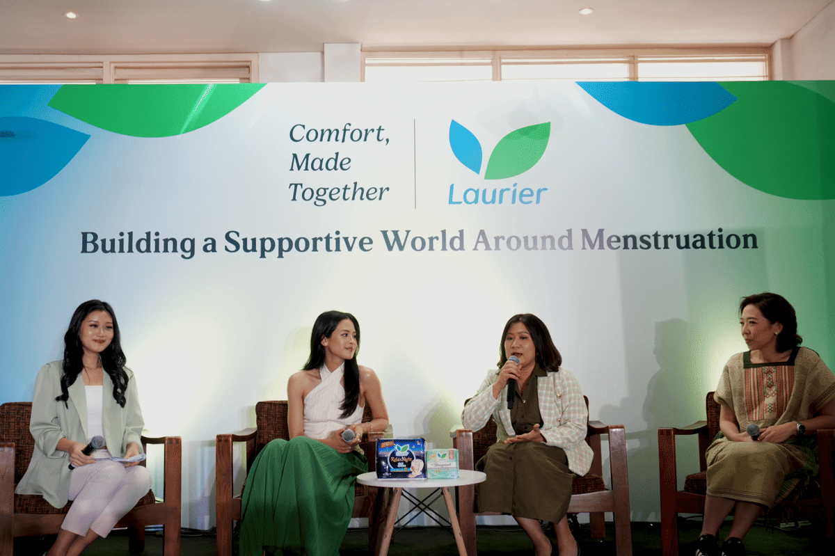 Talkshow, ki-ka_ MC_ ki-ka_ Maudy Ayunda, Laurier Brand Ambassador_ Susilowati, Vice President Marketing of Kao Indonesia_ dr. Elvine Gunawan, Sp.KJ.png