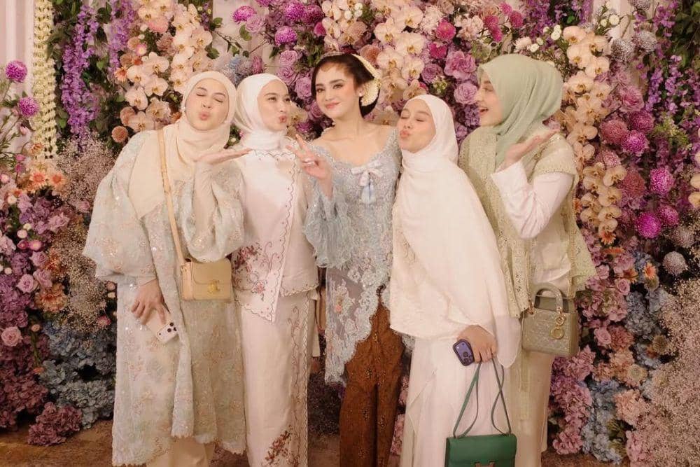 Deretan Artis di Acara Siraman dan Pengajian Pranikah Syifa Hadju