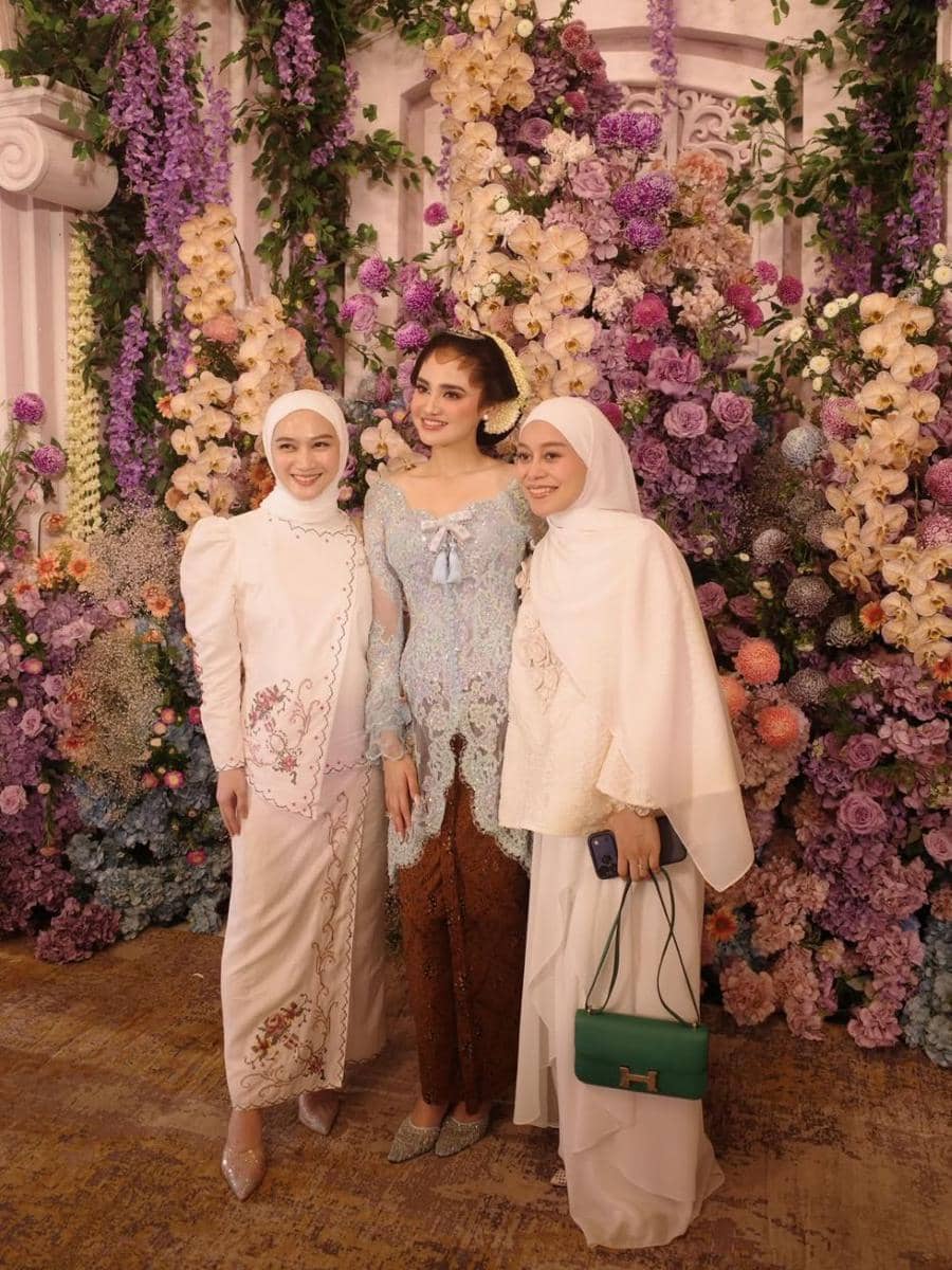 Artis di siraman dan pengajian Syifa Hadju