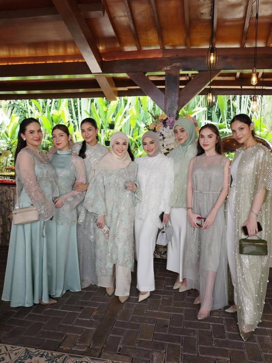 Artis di siraman dan pengajian Syifa Hadju