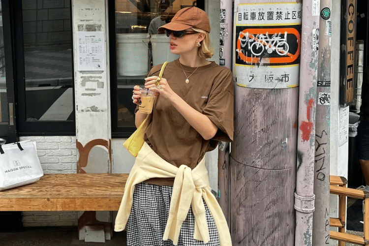 7 Tips Mix and Match Outfit Warna Earth Tone Cewek Anti-Boring