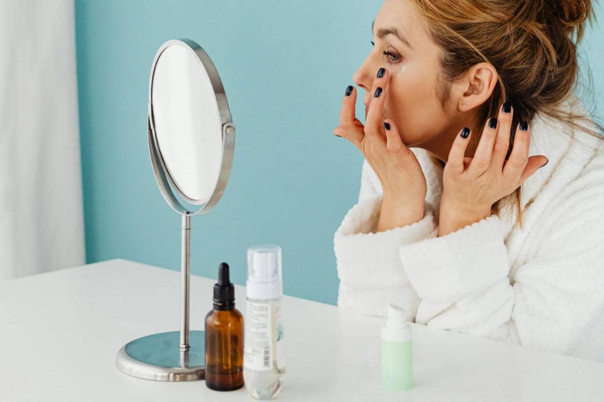 Tips Layering Kandungan Skincare sesuai Masalah Kulit, Jangan Asal!