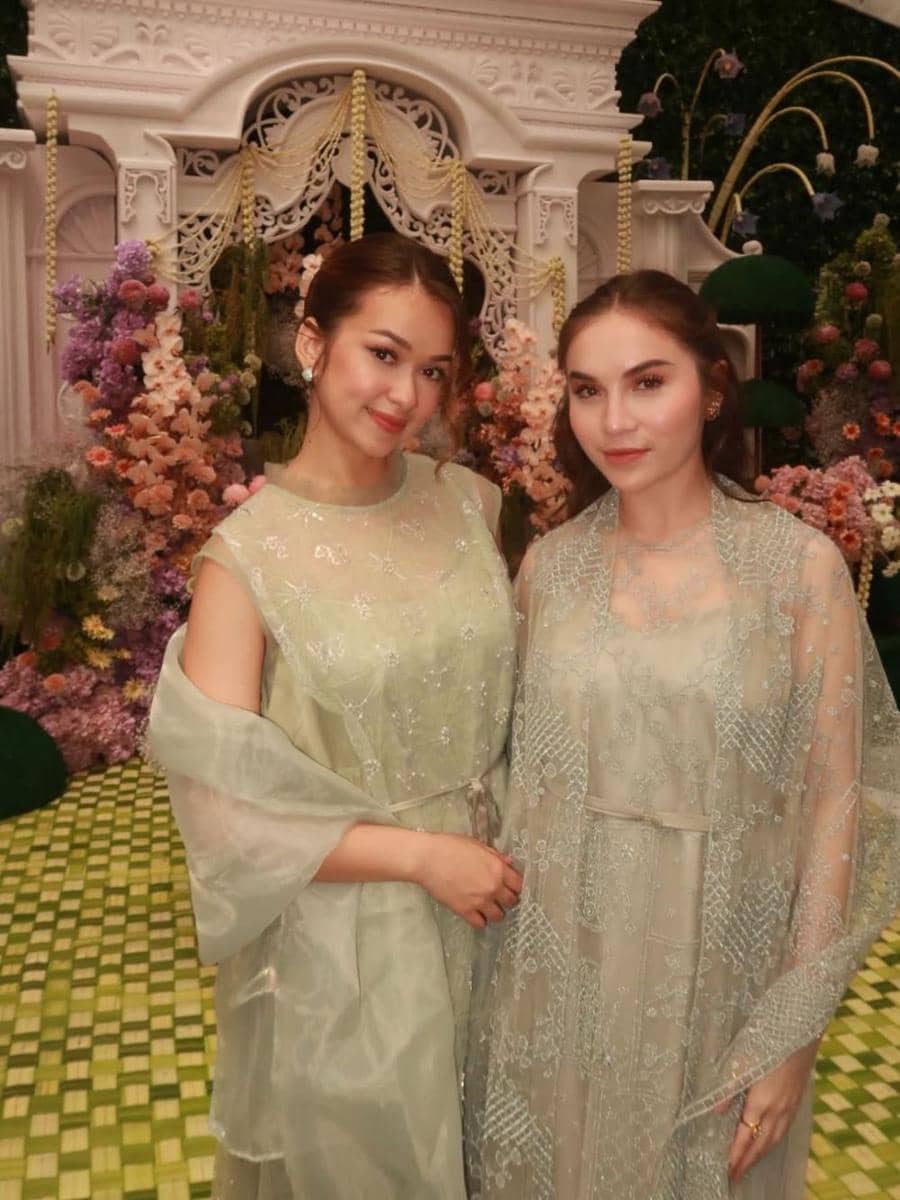 Artis di siraman dan pengajian Syifa Hadju