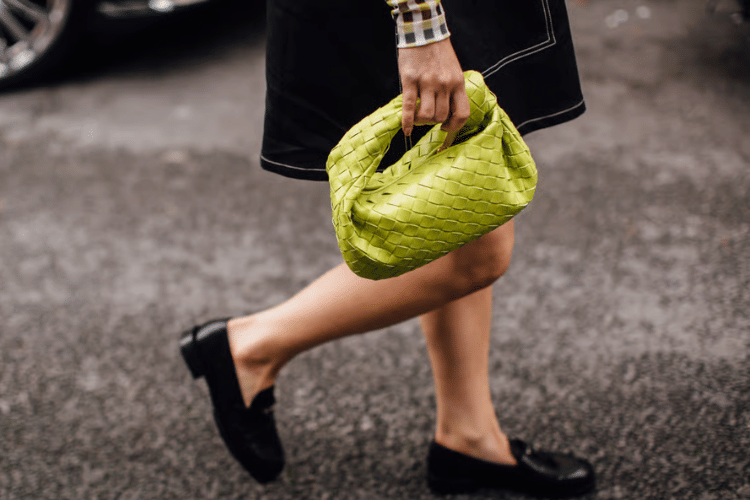Deretan Warna Trend Tas Cewek 2026, Kuning Lemon hingga Hijau Matcha