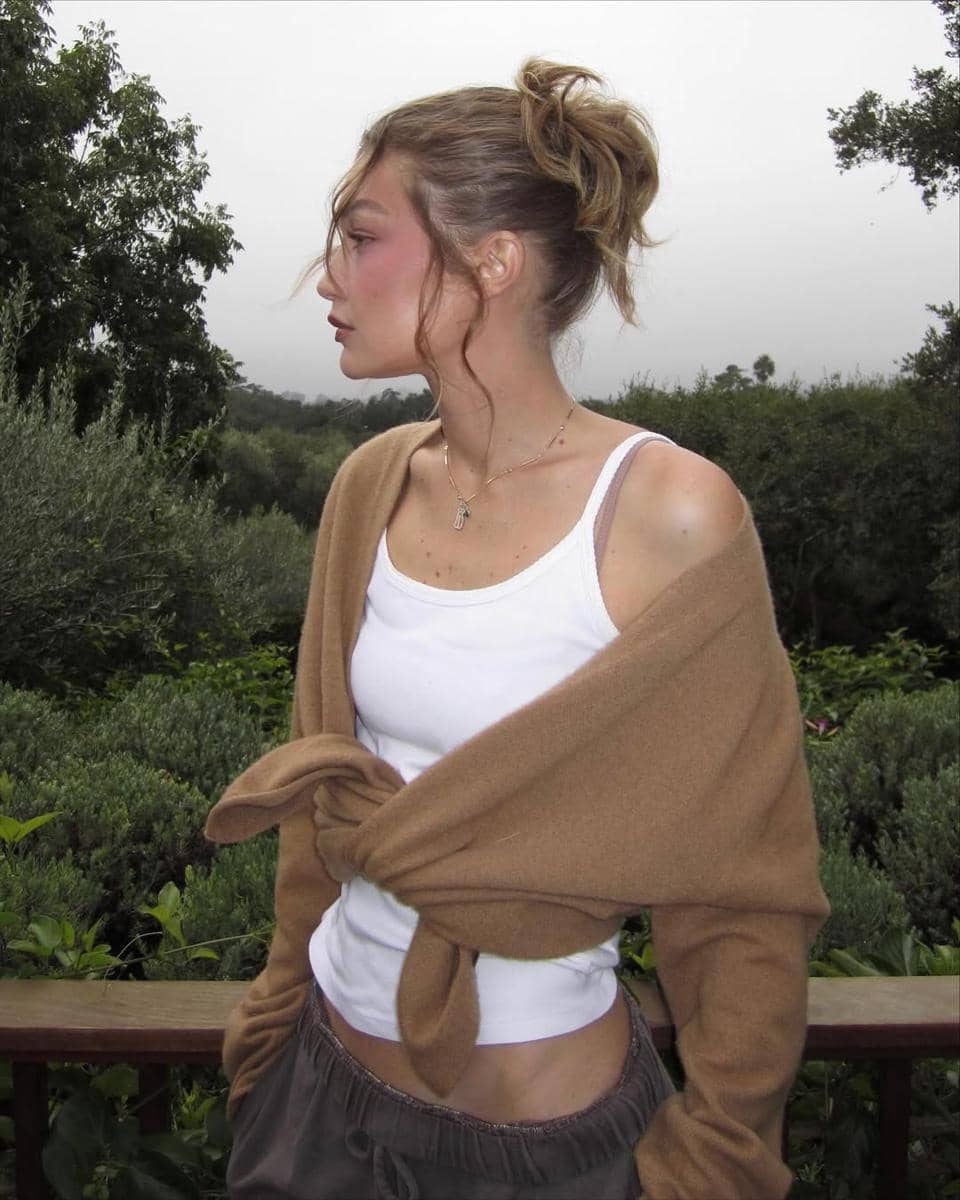 Bouncy waves ponytail ala Gigi Hadid 