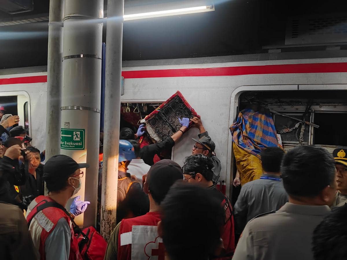 Dampak dan korban yang ditimbulkan kecelakaan KRL dan kereta cepat jarak jauh Argo Bromo Anggrek