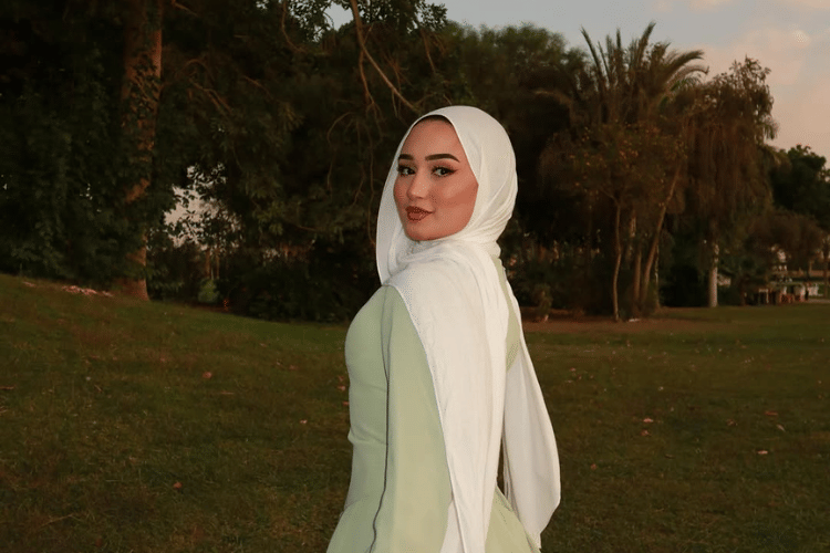 5 Warna Jilbab Netral yang Paling Aman untuk Gamis Sage