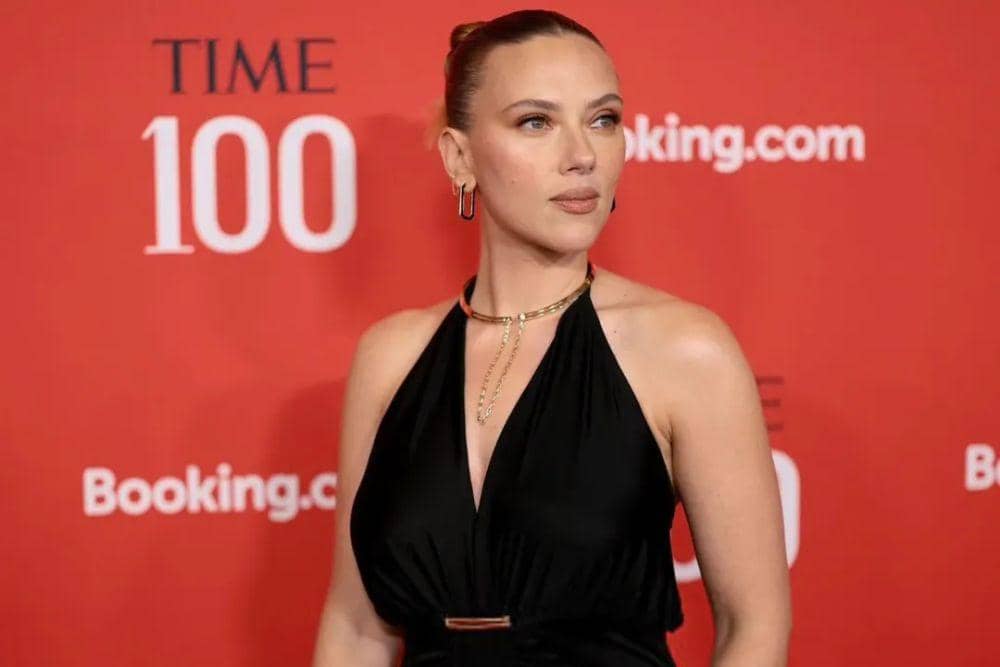 Intip Formal Hairstyle a la Scarlett Johansson yang Elegan dan Timeless