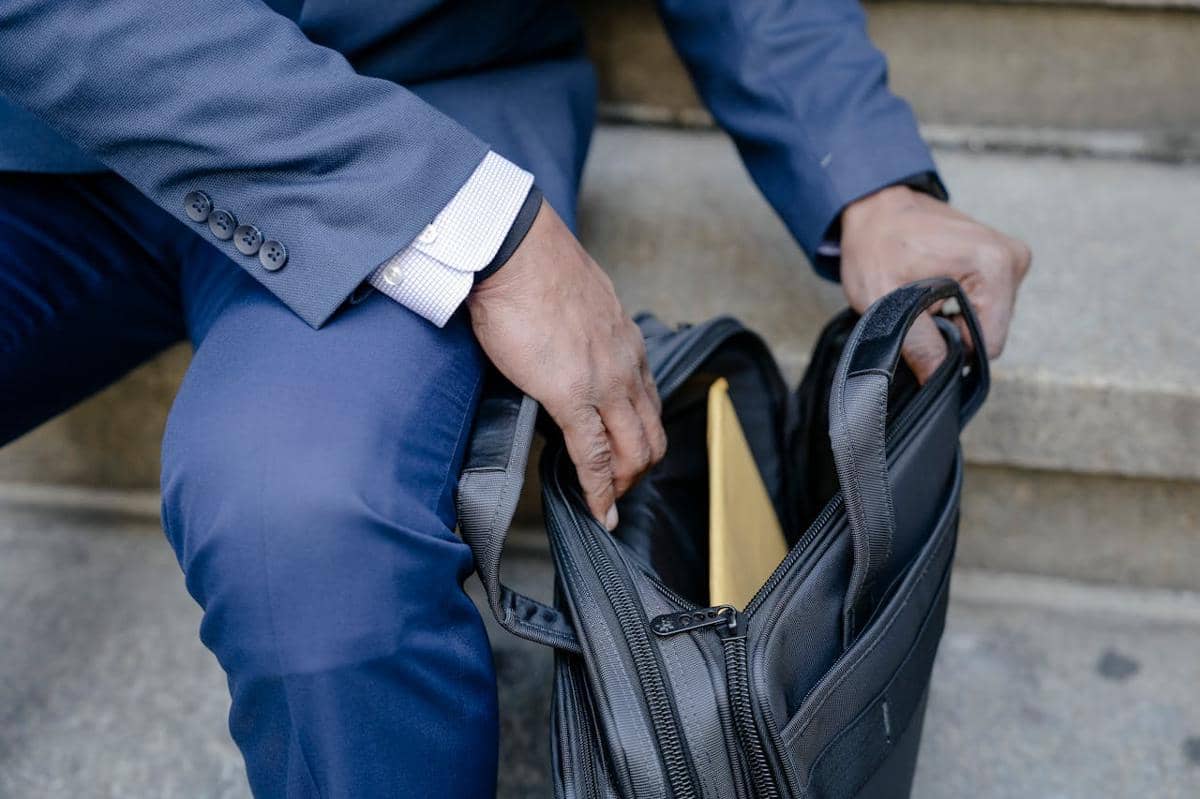 ilustrasi tas kerja