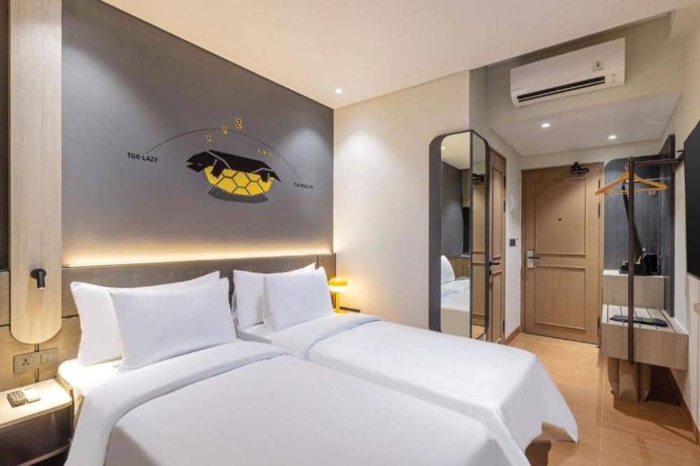 hotel ROOMS INC