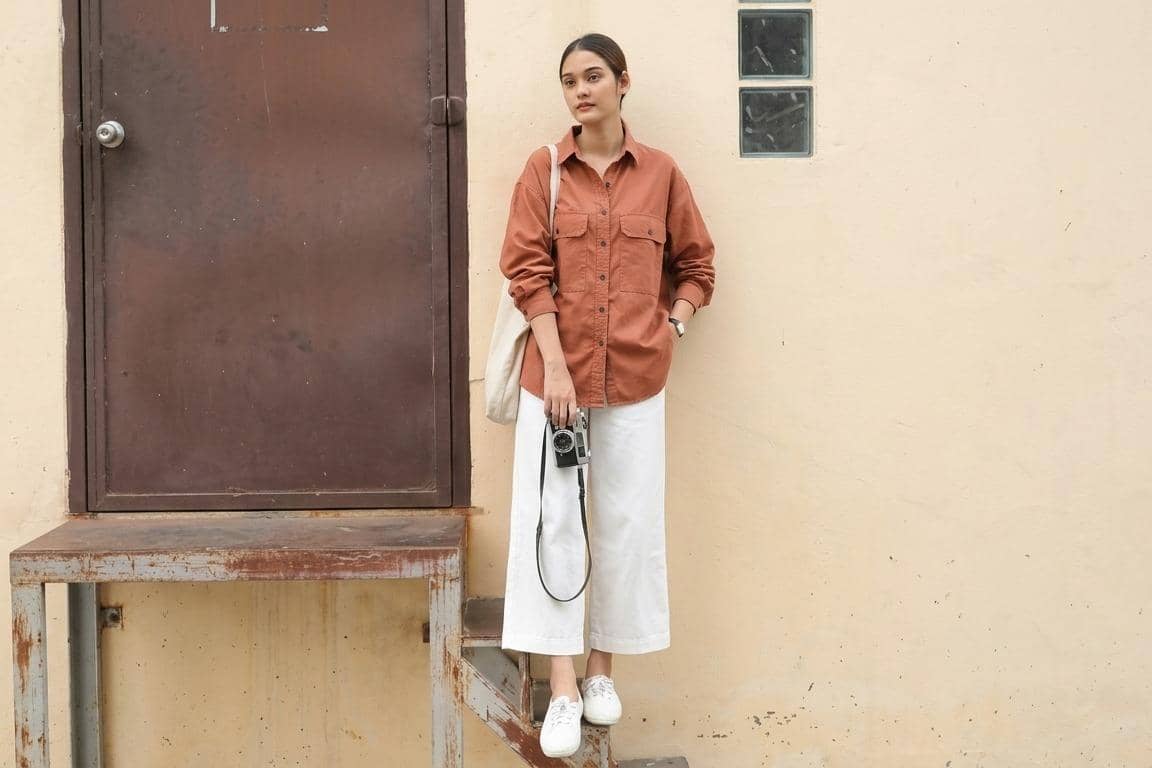 atasan warna terracotta cocok dengan bawahan warna apa