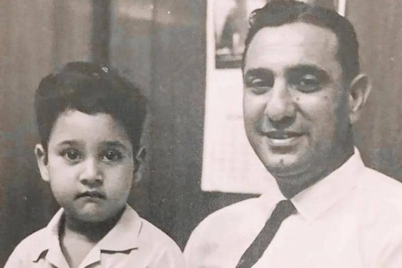 Irwan Mussry kecil dan ayahnya