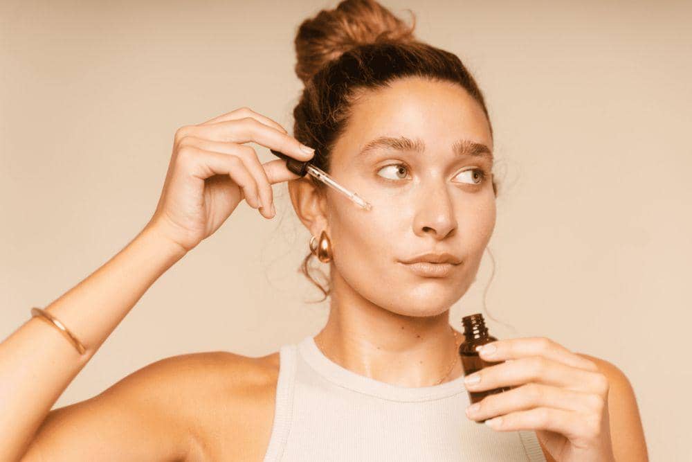 Tips Layering Kandungan Skincare Sesuai Masalah Kulit, Biar Maksimal!