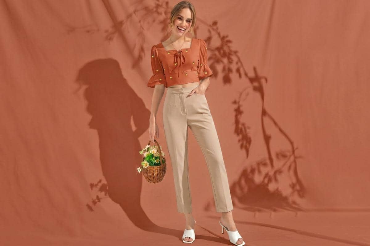 atasan warna clay cocok dengan bawahan warna apa