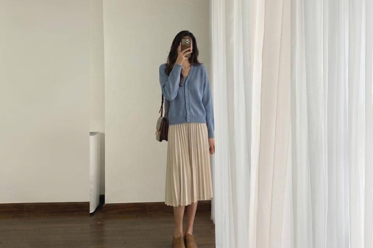 atasan warna dusty blue cocok dengan bawahan warna apa