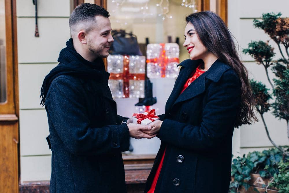 Perbedaan Secret Admirer dan Cinta Sepihak