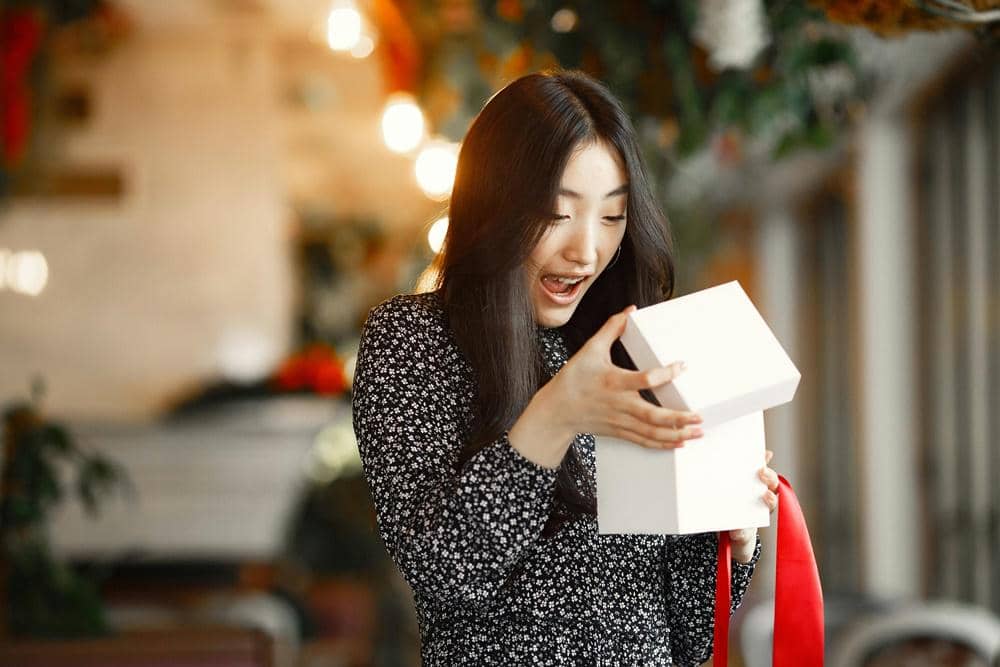 Tanda Secret Admirer Menyukai Kamu