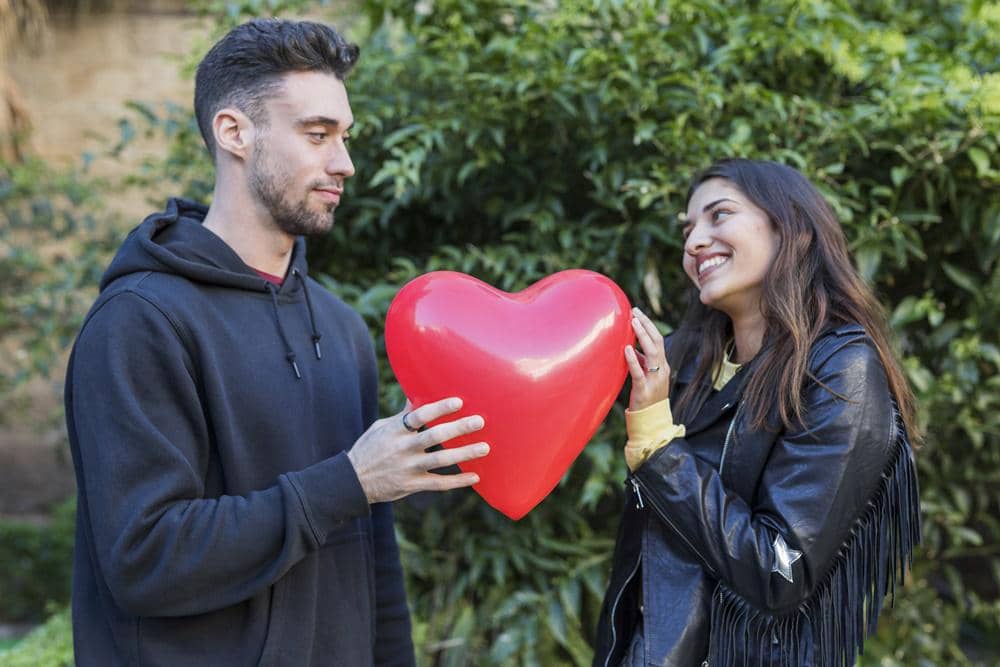 Perbedaan Secret Admirer dan Cinta Sepihak