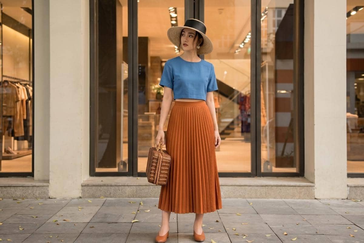 atasan warna steel blue cocok dengan bawahan warna apa