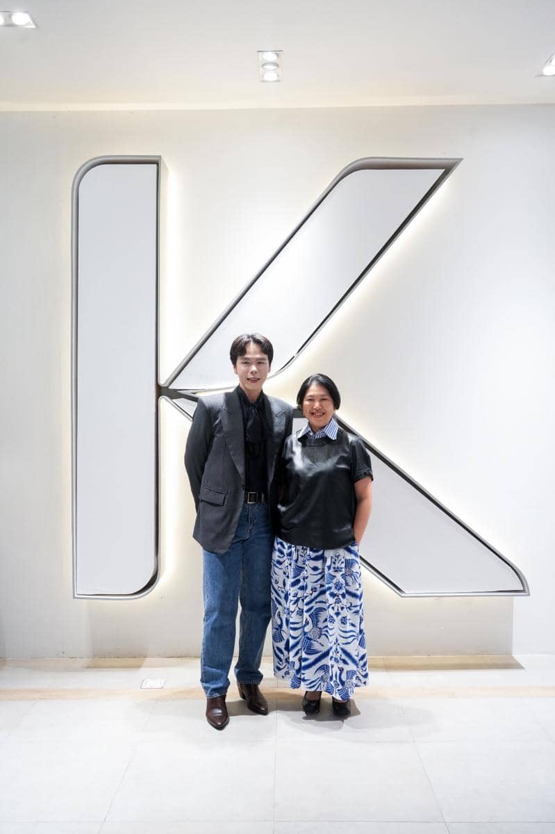 Foto Bersama Ibu Thresia Mareta dan Hartono Gan (Penerima Dukungan Future Fashion Award).jpg