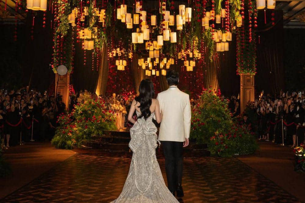 9 Inspirasi Dekorasi Wedding Warna Merah a la Pernikahan Syifa dan El
