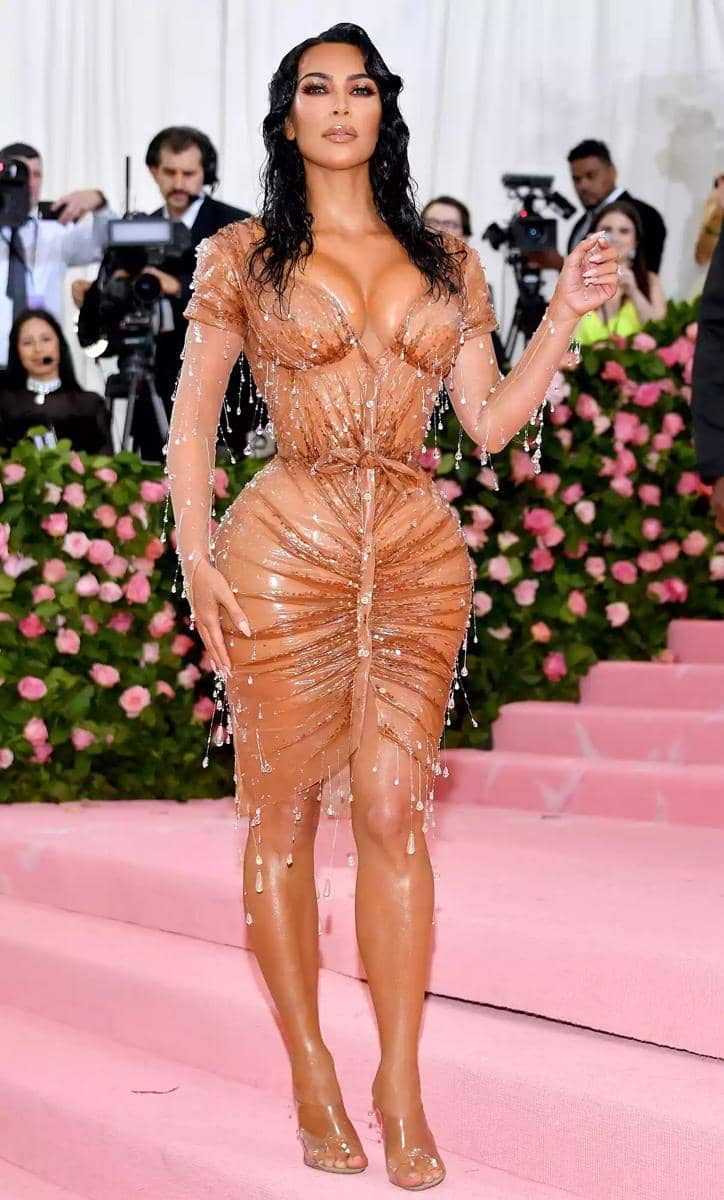 kim-kardashian-iconic-looks-30-f19dae30b0674c5ab2f1e7216287bb4b.jpg