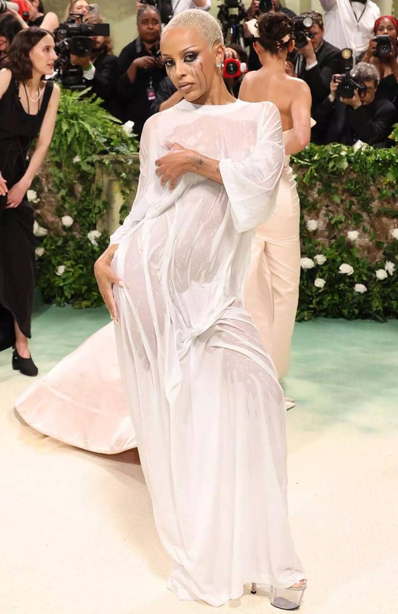 met-gala-2024-sleeping-beauties-doja-cat-043025-bf4c2477021f44b3b657cc7d05d744a1.jpg