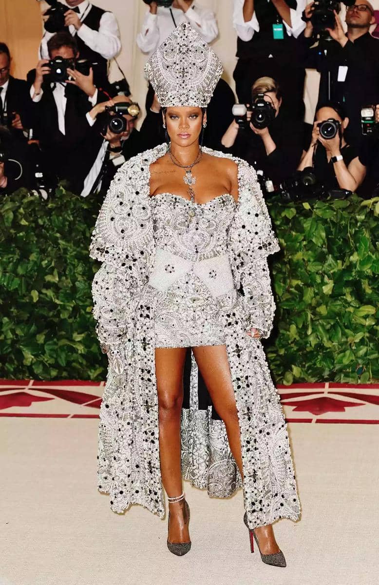 rihanna-met-gala-2018-050525-fb3d11c743024a05b264c76cdf3fb1d7.jpg
