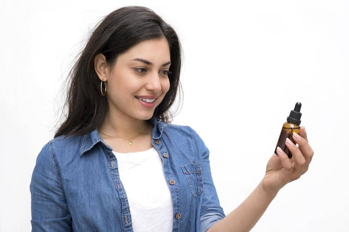 ilustrasi DIY hair oil dari lidah buaya untuk rambut rontok