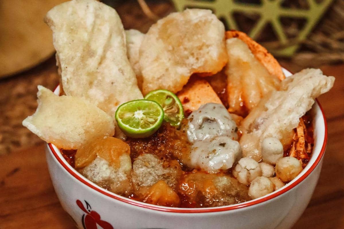 Bahaya Makan Seblak Bagi Perempuan, Benarkah Memicu Kista?