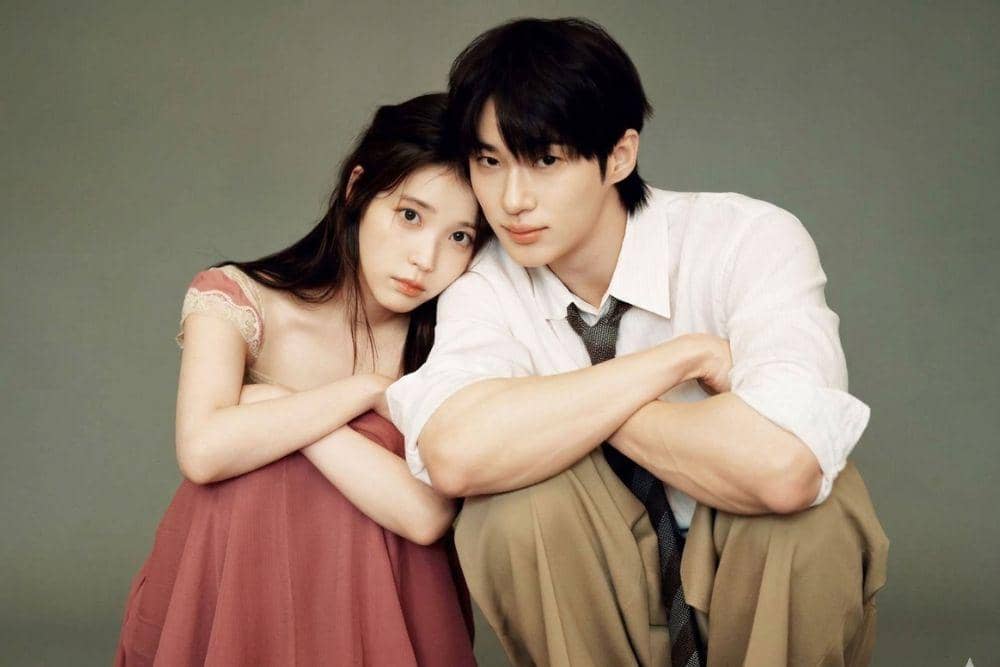 10 Potret Kedekatan IU dan Byeon Woo Seok di Balik Layar Perfect Crown