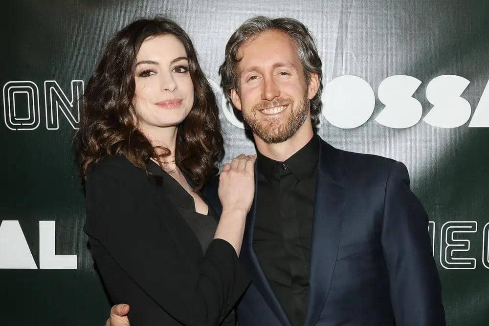 Fakta Asmara Anne Hathaway