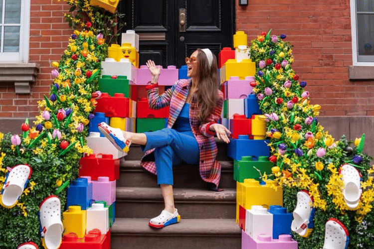 Hal Menarik dari Kolaborasi Crocs x LEGO yang Kini Hadir di Indonesia