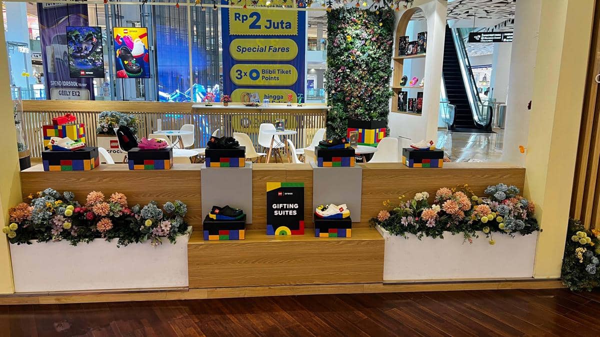 Lini Koleksi CROCS x LEGO.jpg