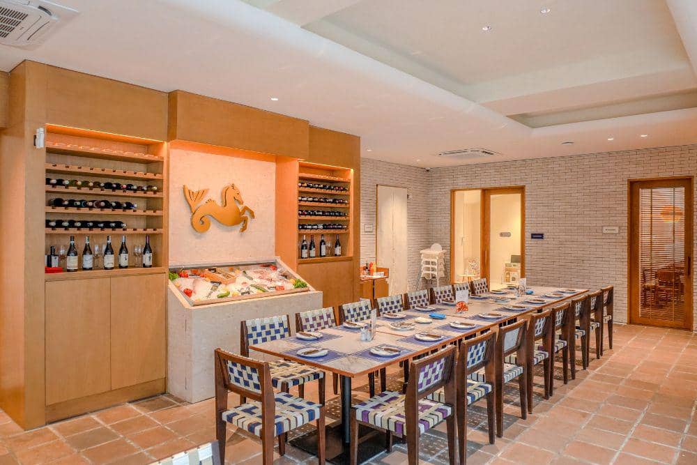 Yialos Taverna Menteng