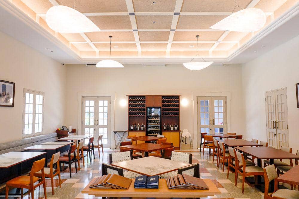 Yialos Taverna Menteng