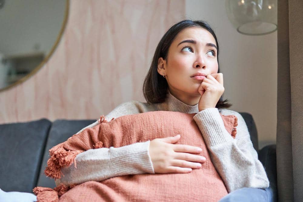 5 Cara Berhenti Memikirkan Omongan Orang Lain agar Hidup Tenang
