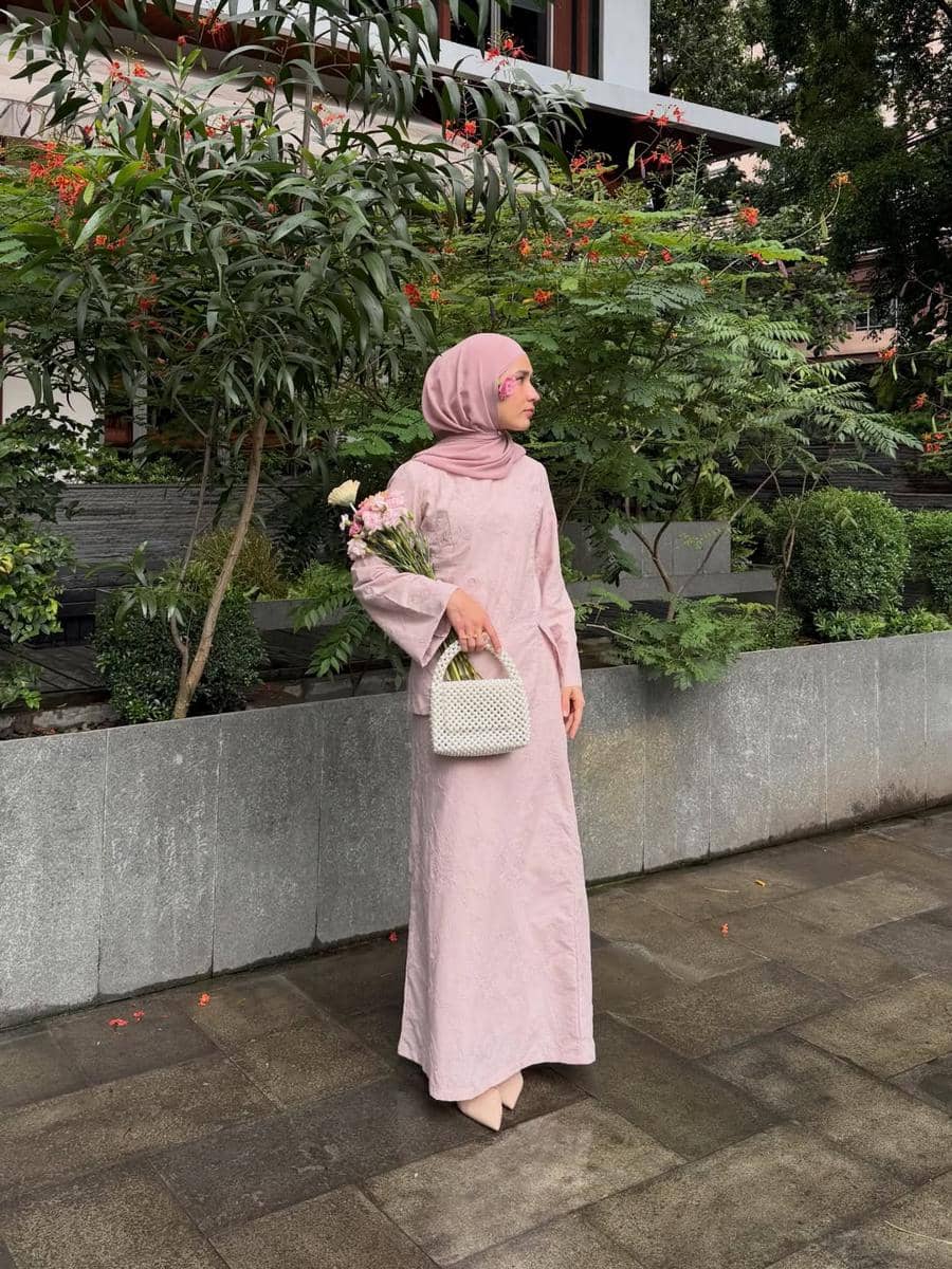 warna jilbab yang mencerahkan wajah