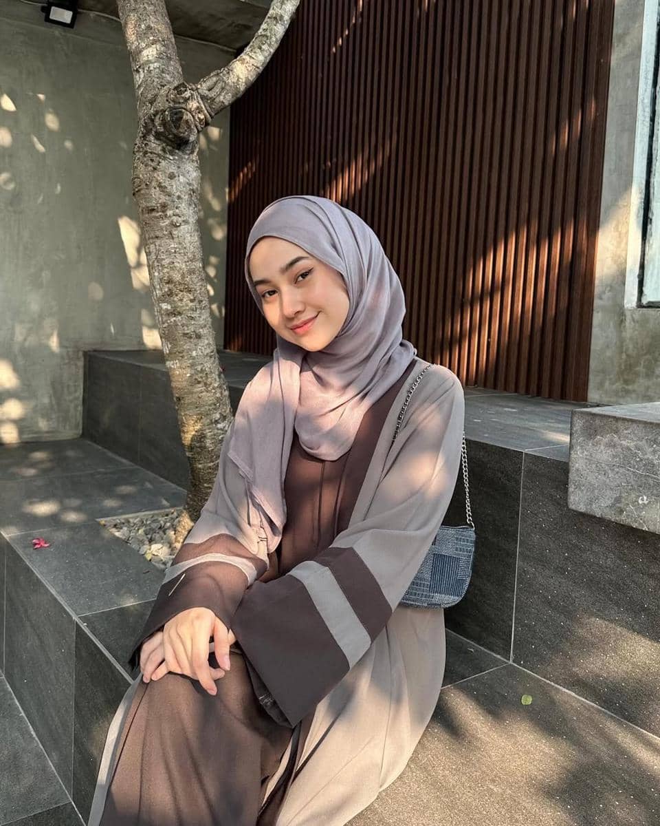 warna jilbab yang mencerahkan wajah