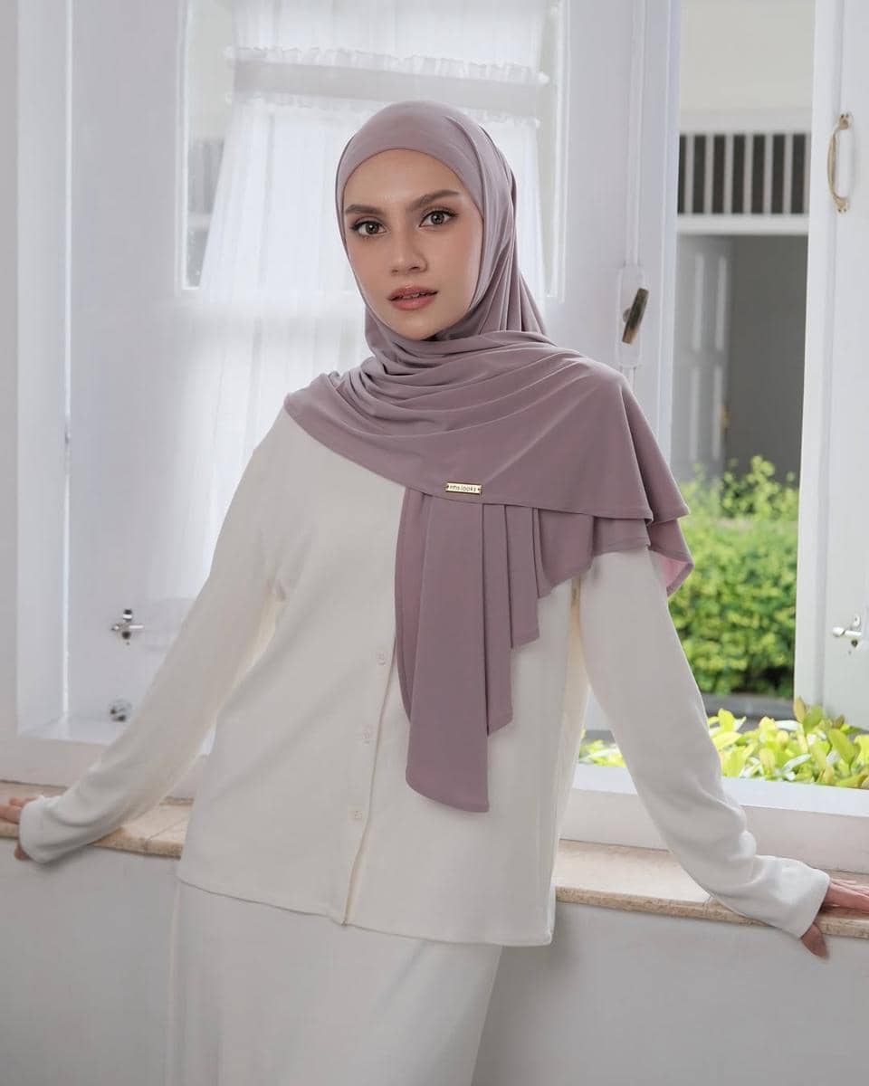 warna jilbab yang mencerahkan wajah